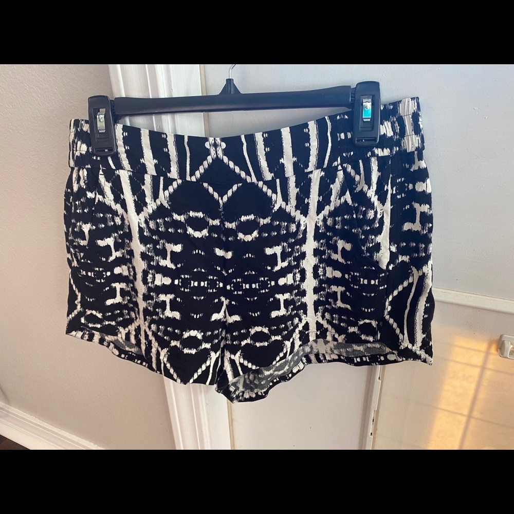 patterned fabric shorts with pockets!